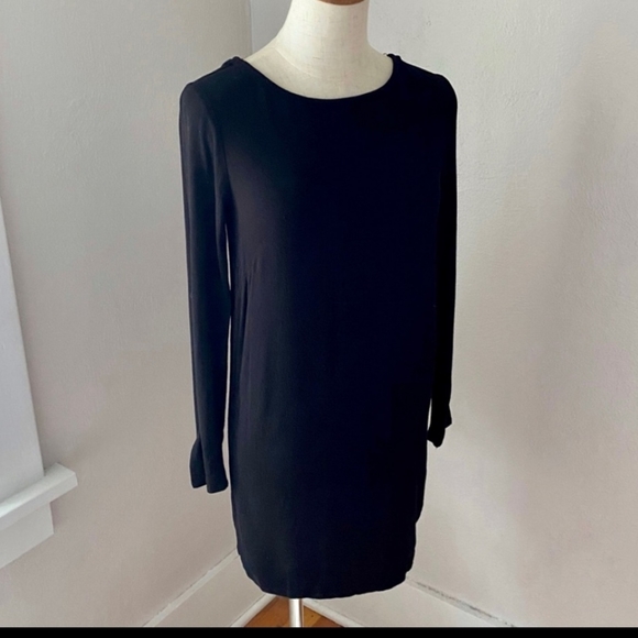 H& M OPEN BACK ,GOLD CHAIN BLACK DRESS SIZE 4 /S NEW WITH TAGS - Picture 6 of 11